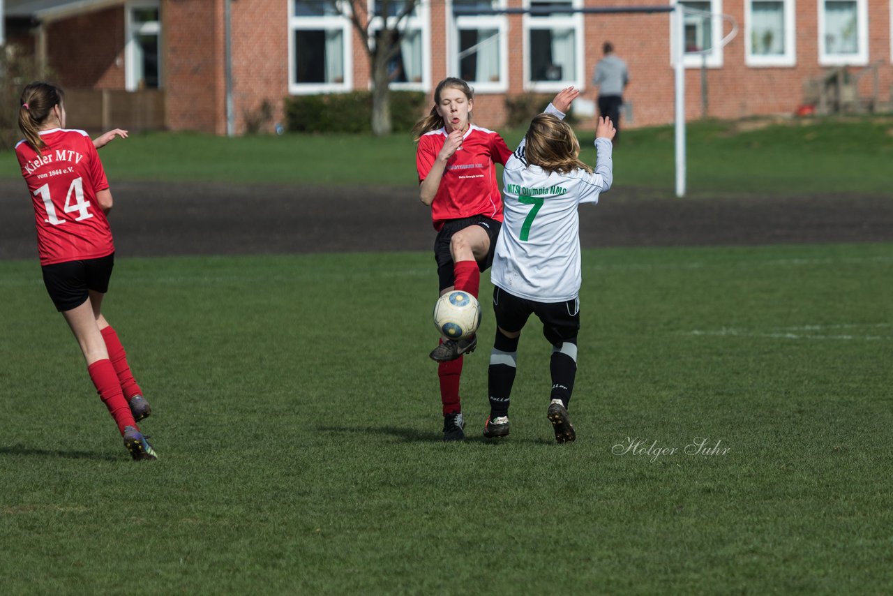 Bild 62 - C-Juniorinnen Kieler MTV -  MTSV POlympia Neumuenster : Ergebnis: 1:0